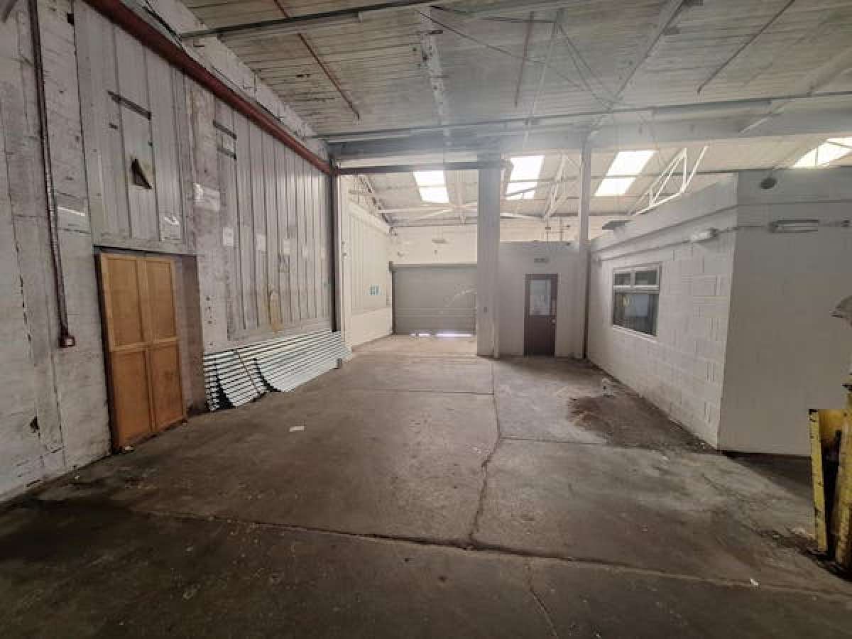 Industrial Unit in Manchester - photo 4