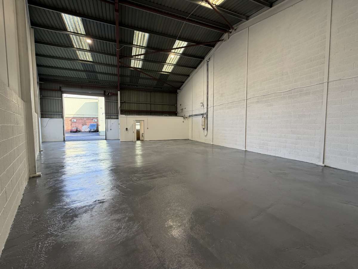 Industrial Unit in Manchester - photo 2