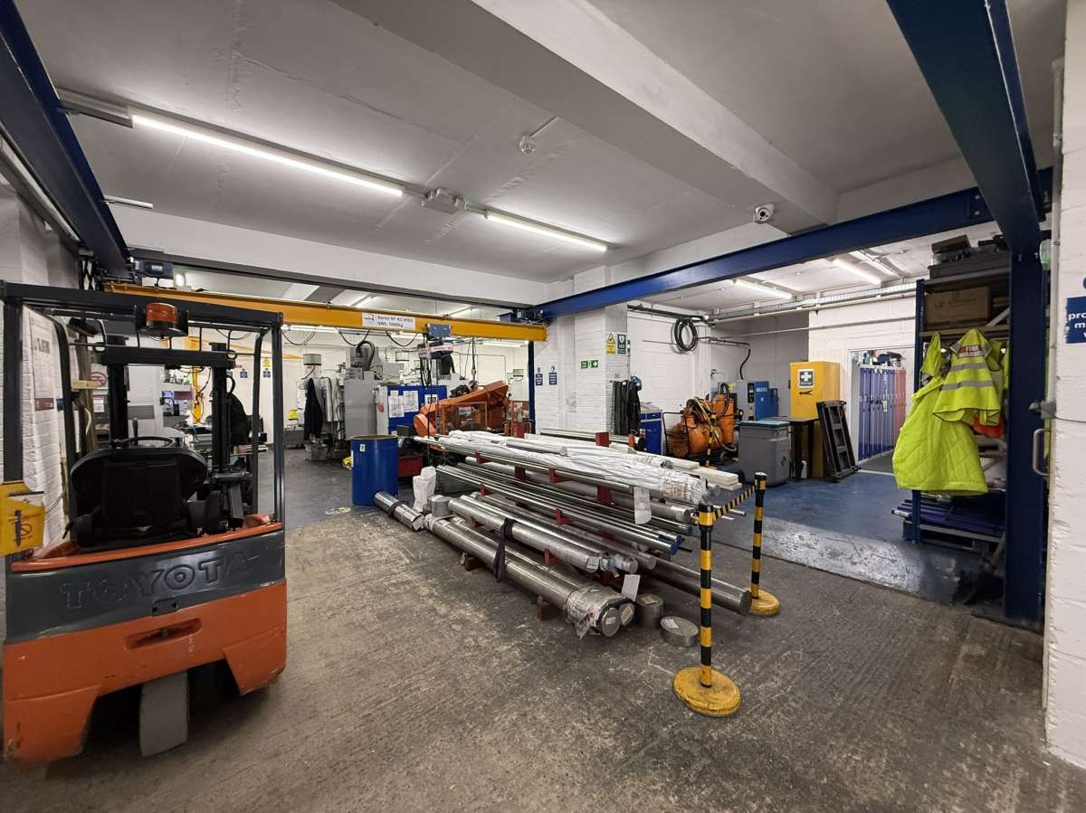 Industrial Unit in Nuneaton - photo 3