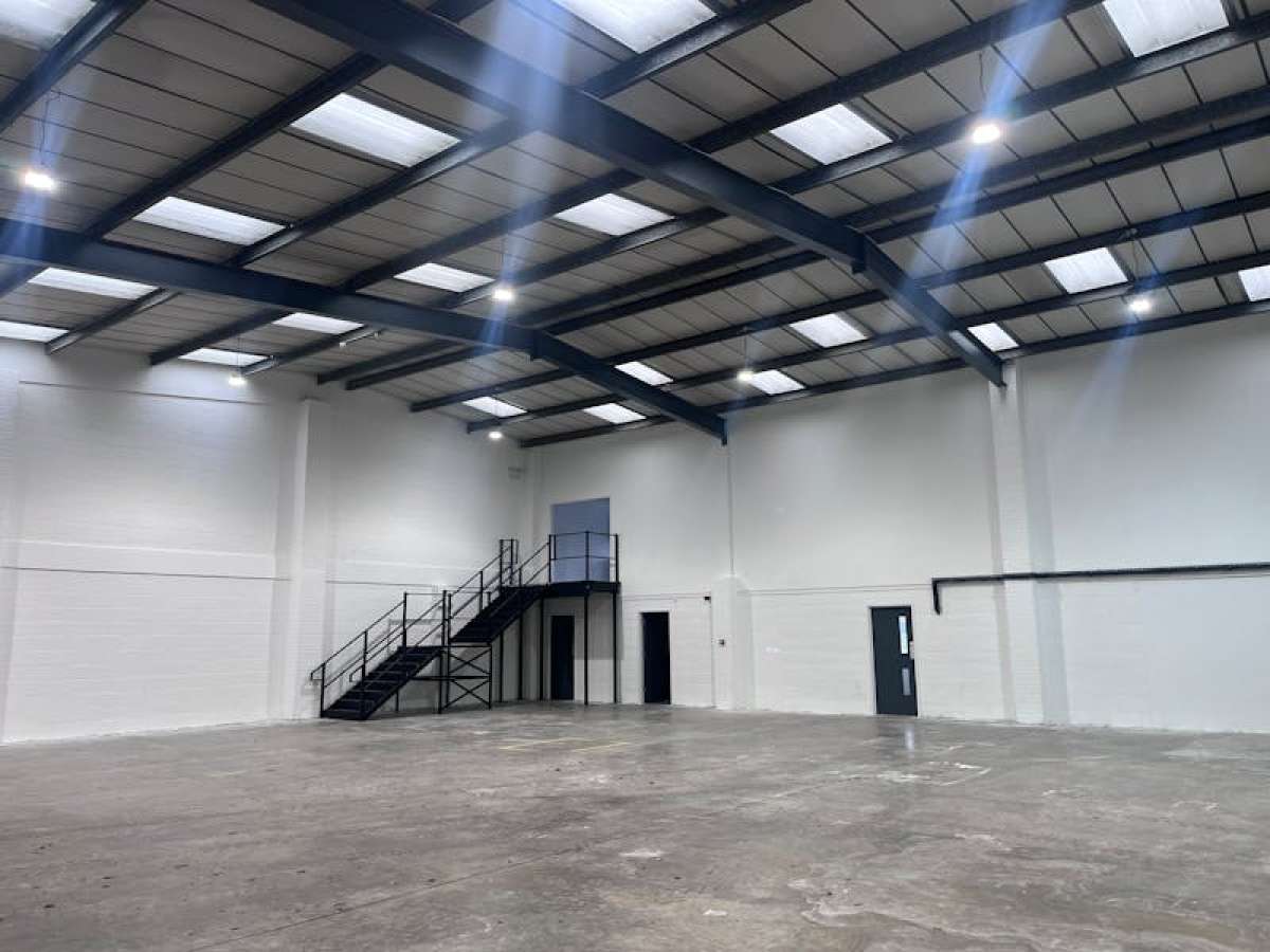 Industrial Unit in Newbury - photo 2