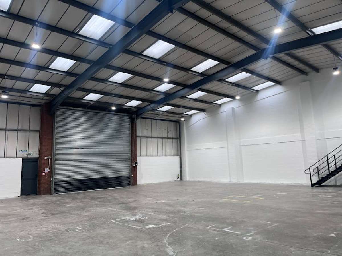 Industrial Unit in Newbury - photo 3