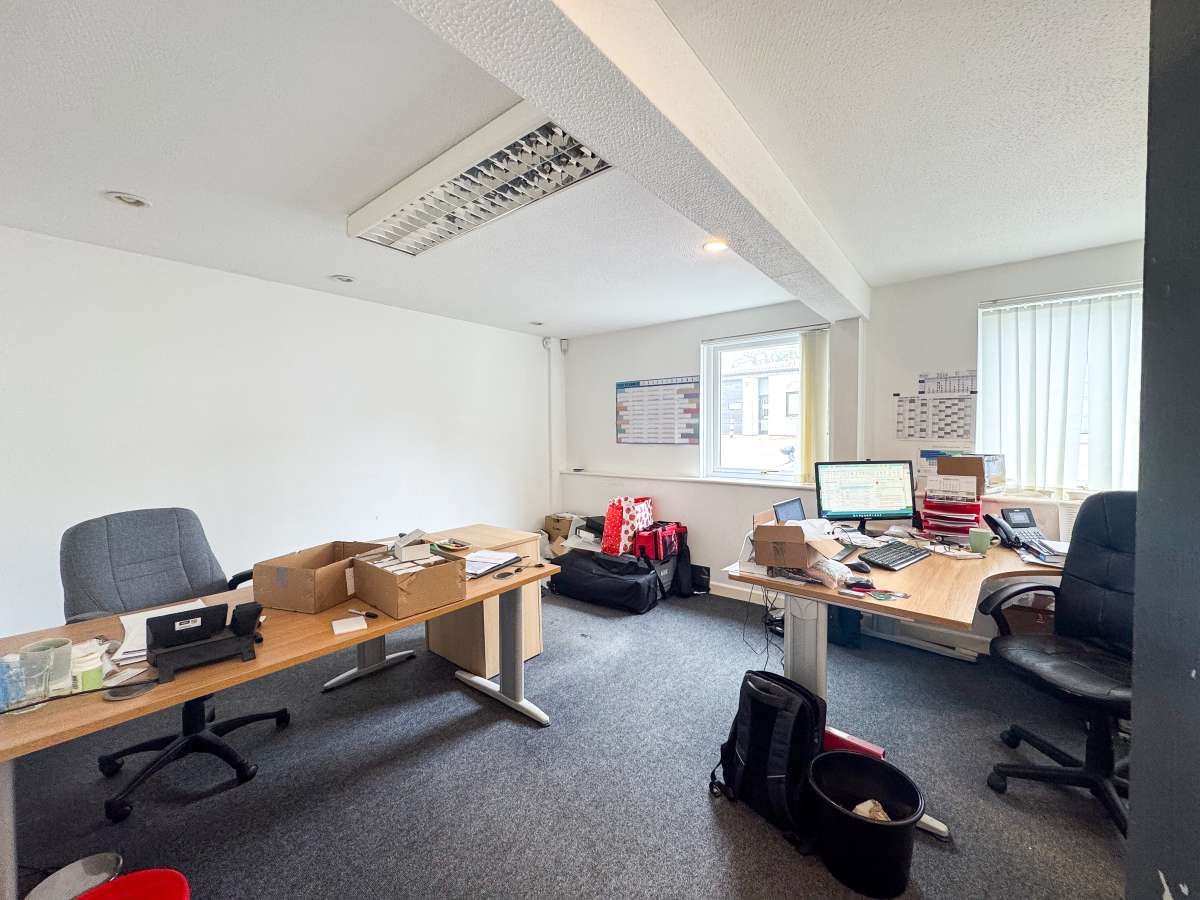 Industrial Unit in Falmouth - photo 4