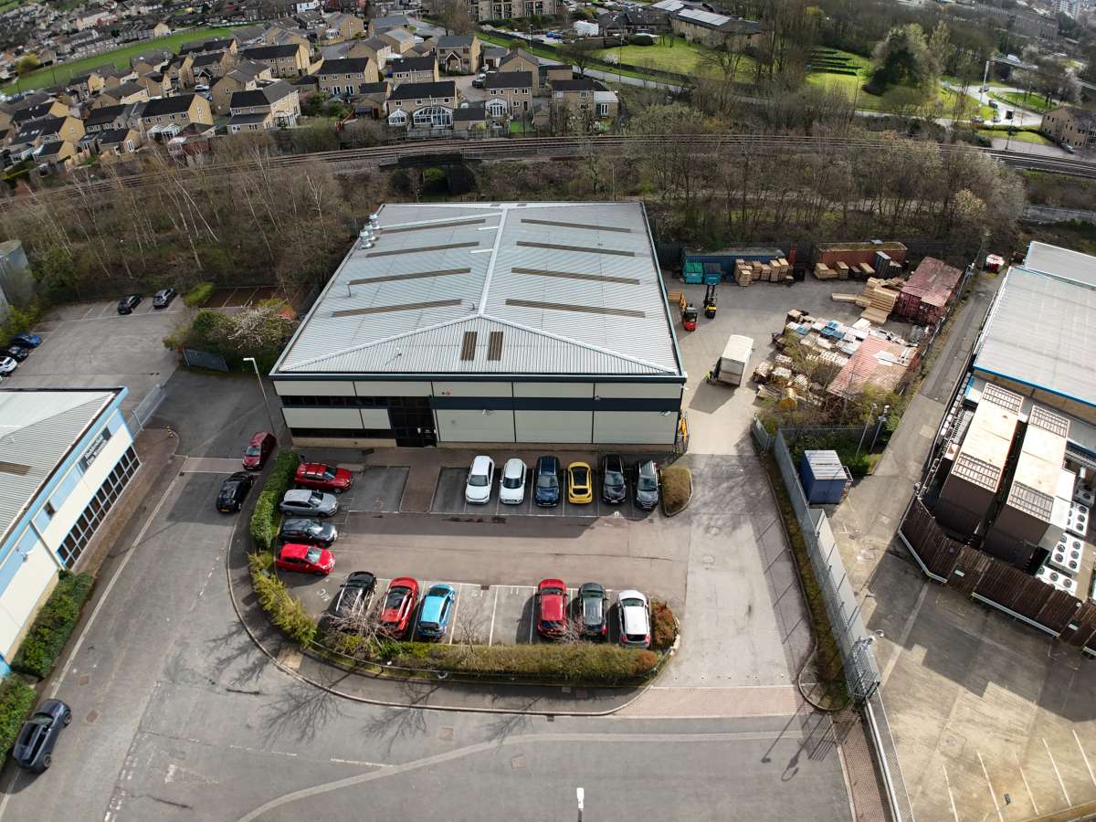 Industrial Unit To Let, Lowfields Business Park