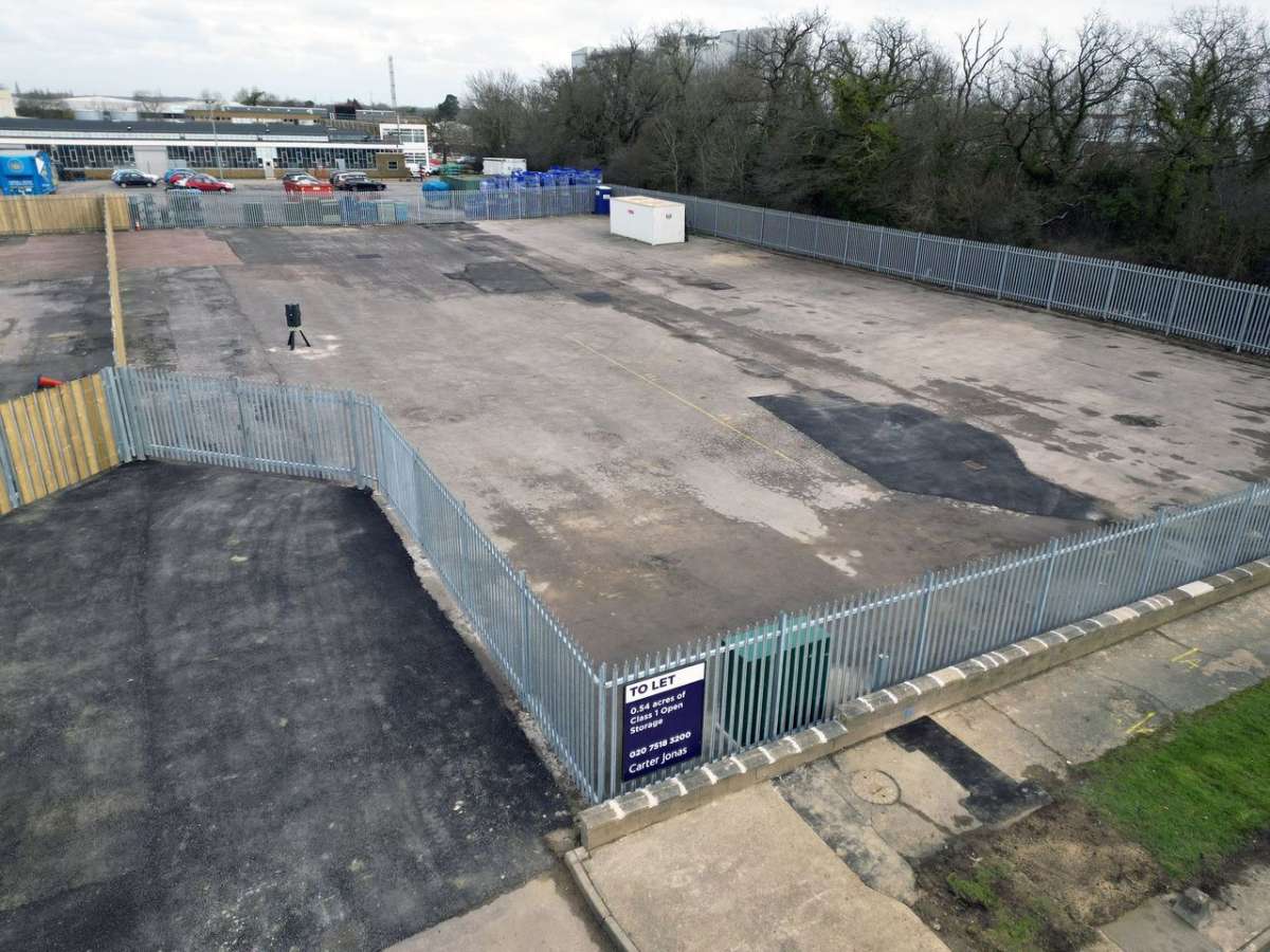 Industrial Unit in Harlow - photo 3