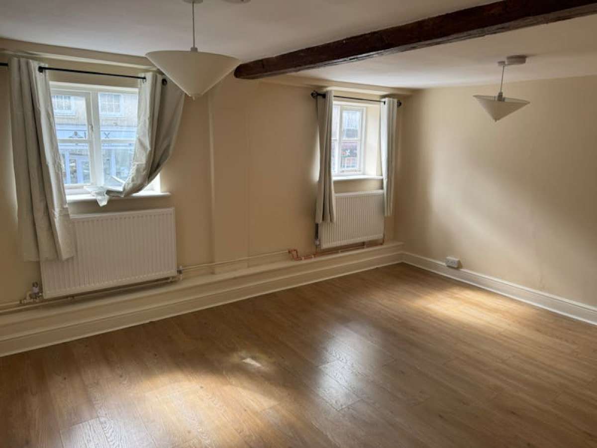 Industrial Unit in Chertsey - photo 2