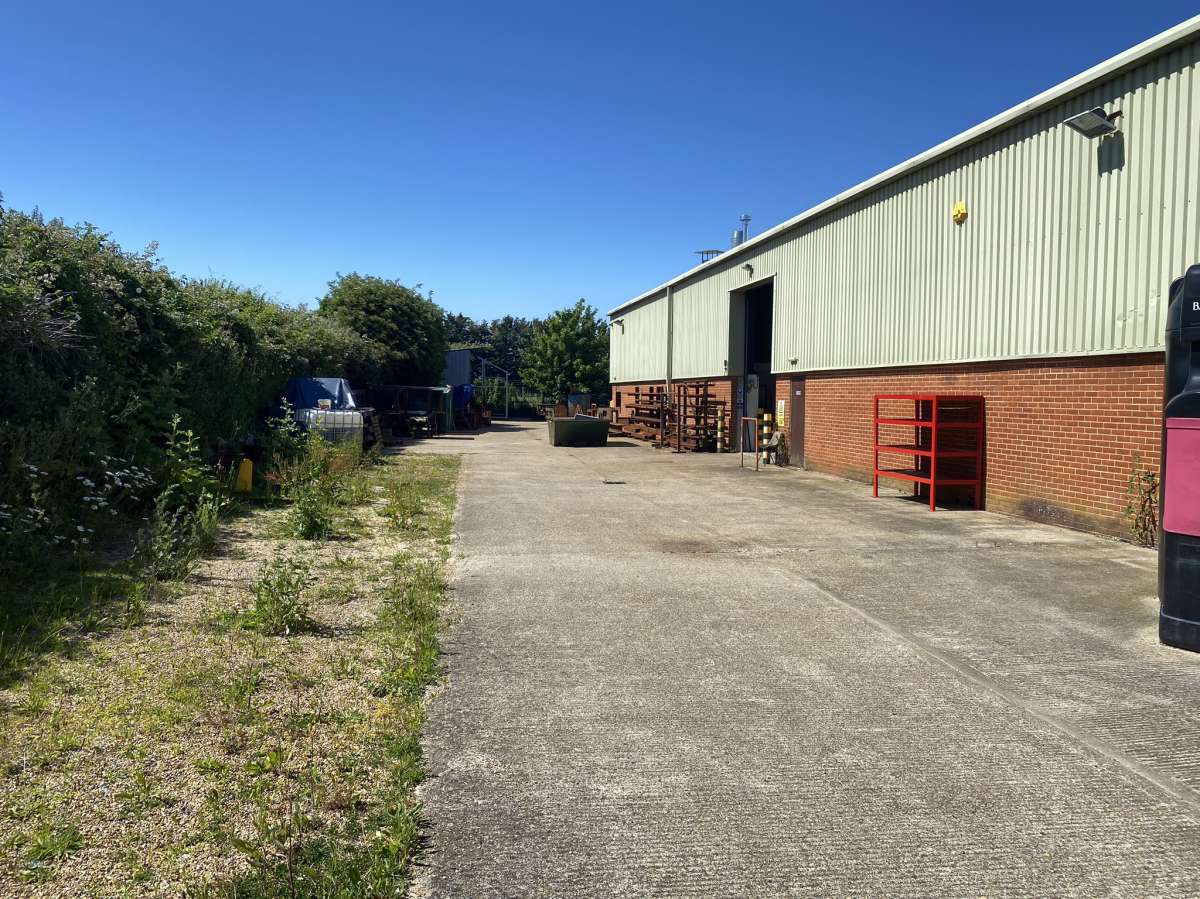 Industrial Unit in Ford - photo 2
