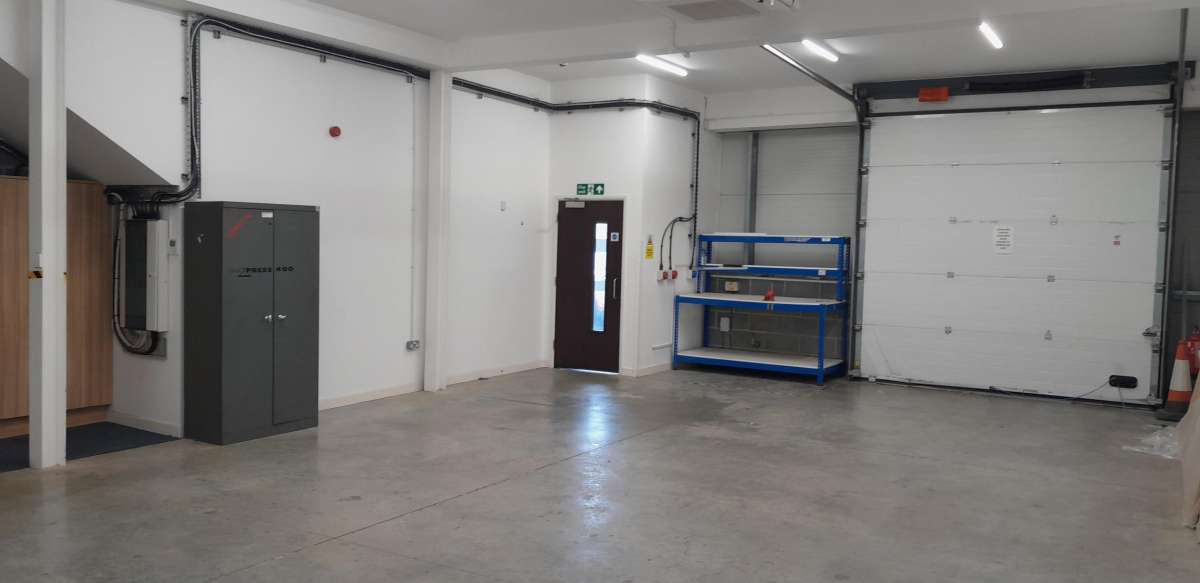 Industrial Unit in Moat Way Orbital Park Sevington - photo 3