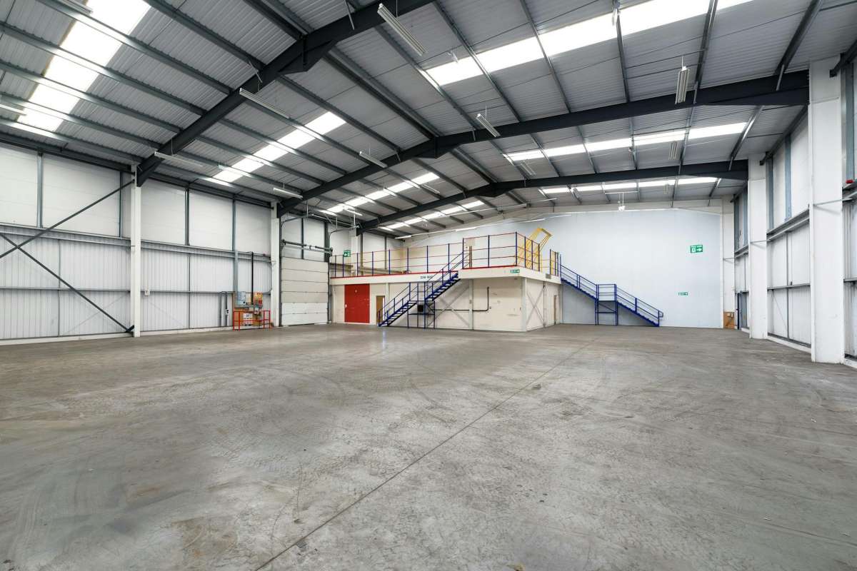 Industrial Unit in Harlow - photo 3