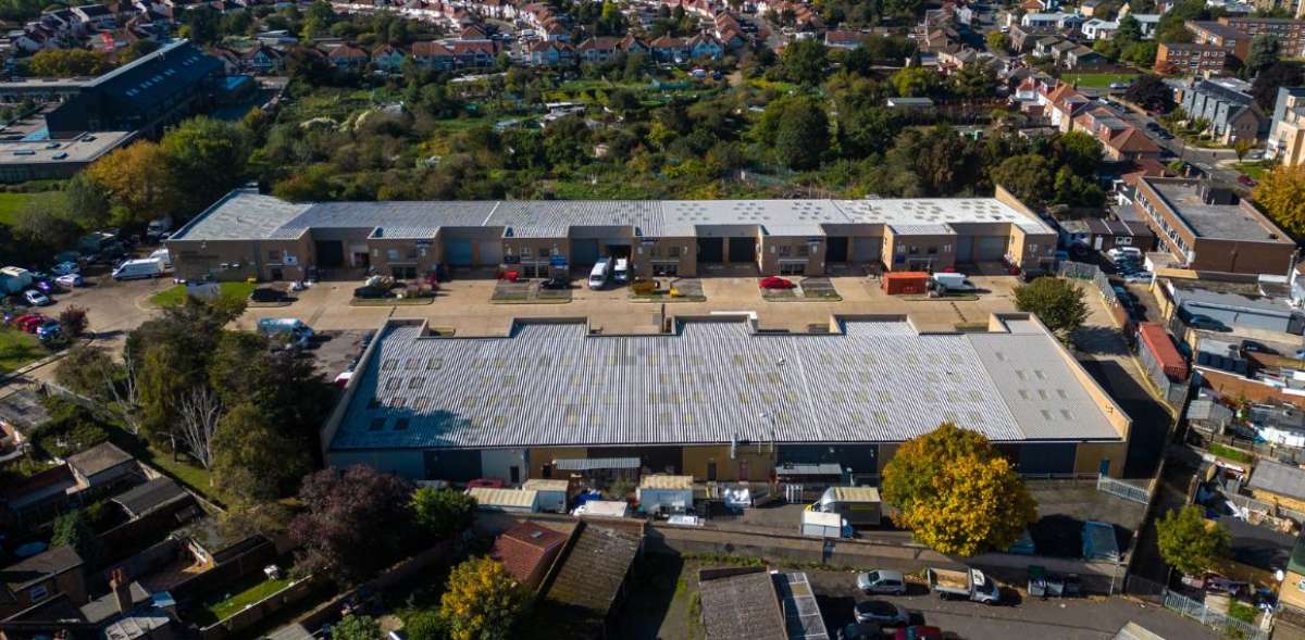 Industrial Unit in Hounslow - photo 2