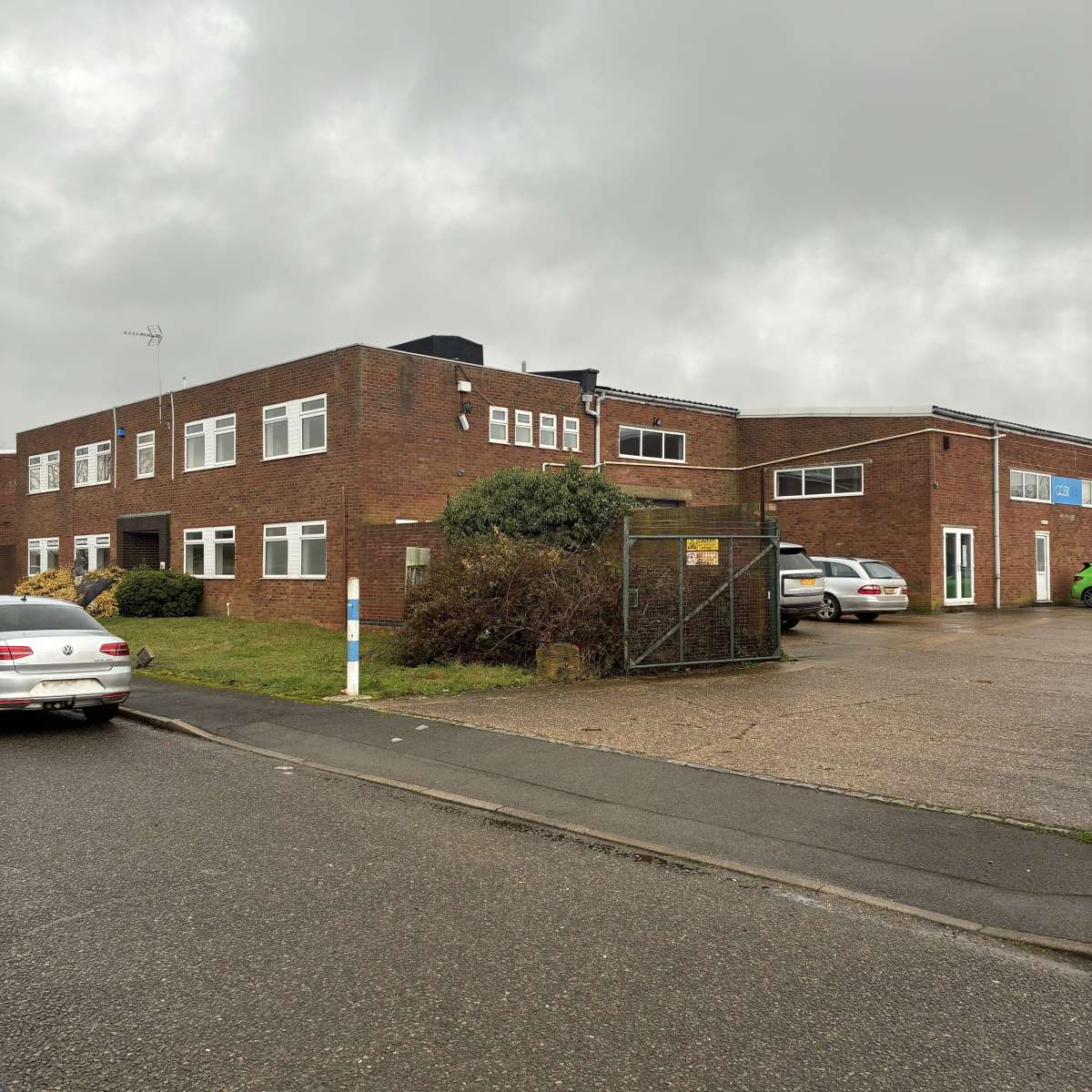Industrial Unit To Let, Buckingham Road Industrial Estate