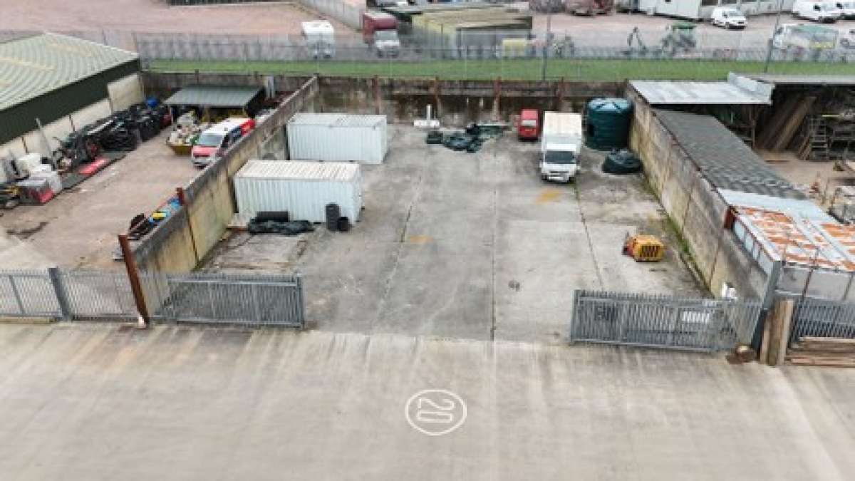 Industrial Unit in Uffculme - photo 2