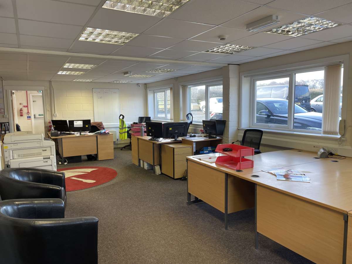 Industrial Unit in Harrogate - photo 2