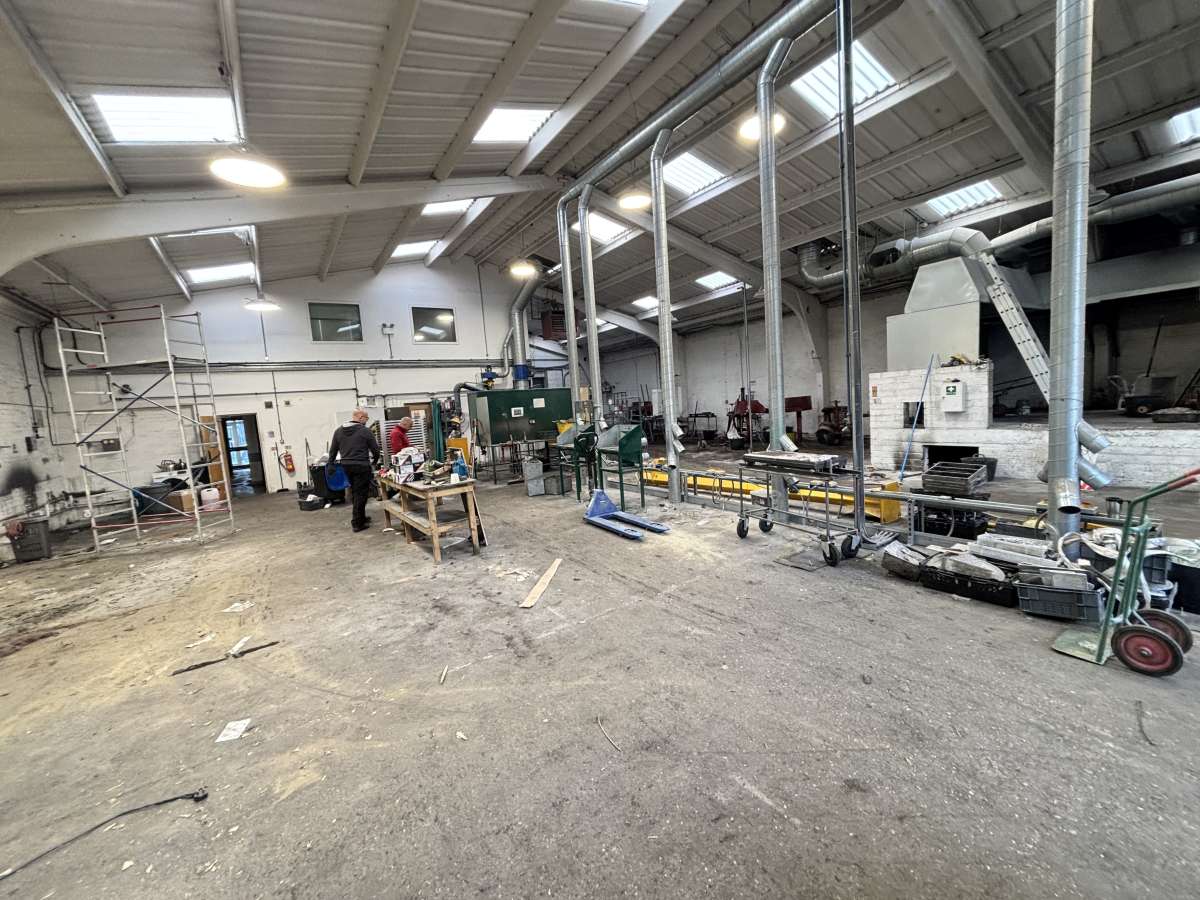 Industrial Unit in Leicester - photo 2