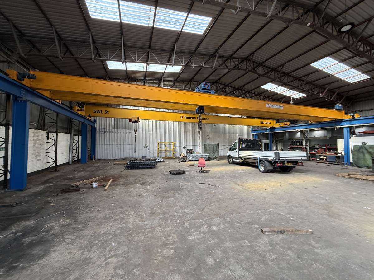 Industrial Unit in Stockport - photo 3