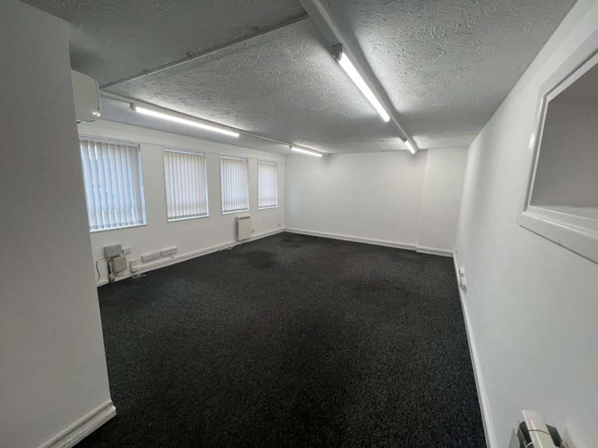 Industrial Unit in Eastleigh - photo 2