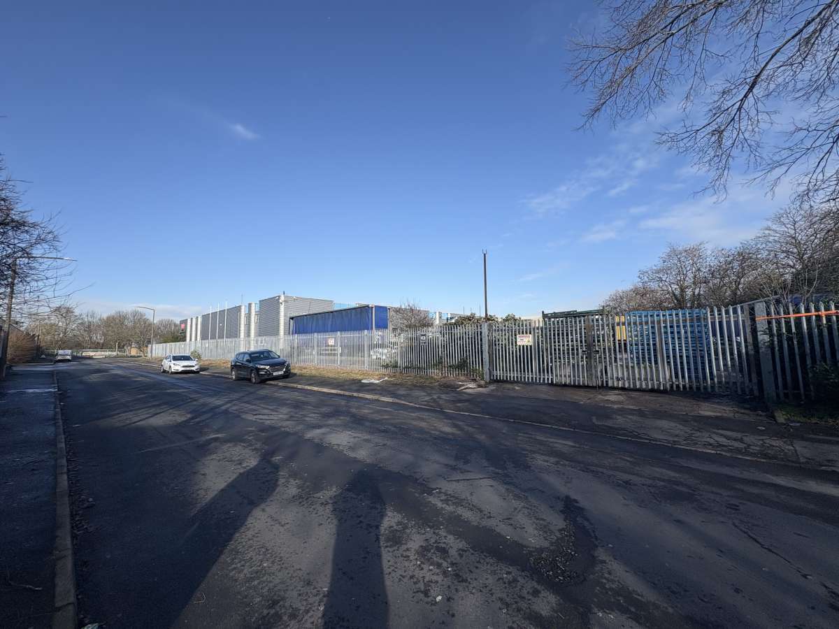 Industrial Unit in West Bromwich - photo 2