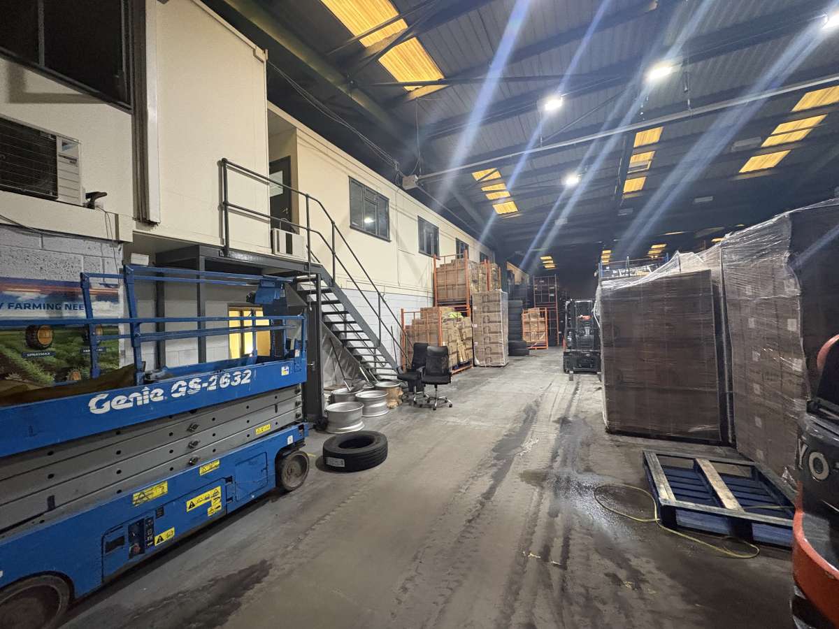 Industrial Unit in West Bromwich - photo 3