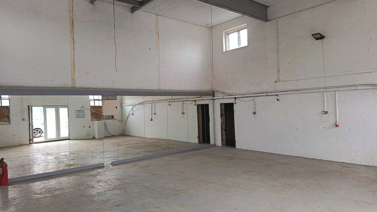 Industrial Unit in Leicester Road - photo 2