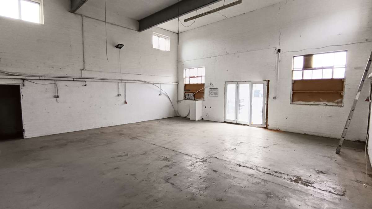 Industrial Unit in Leicester Road - photo 3
