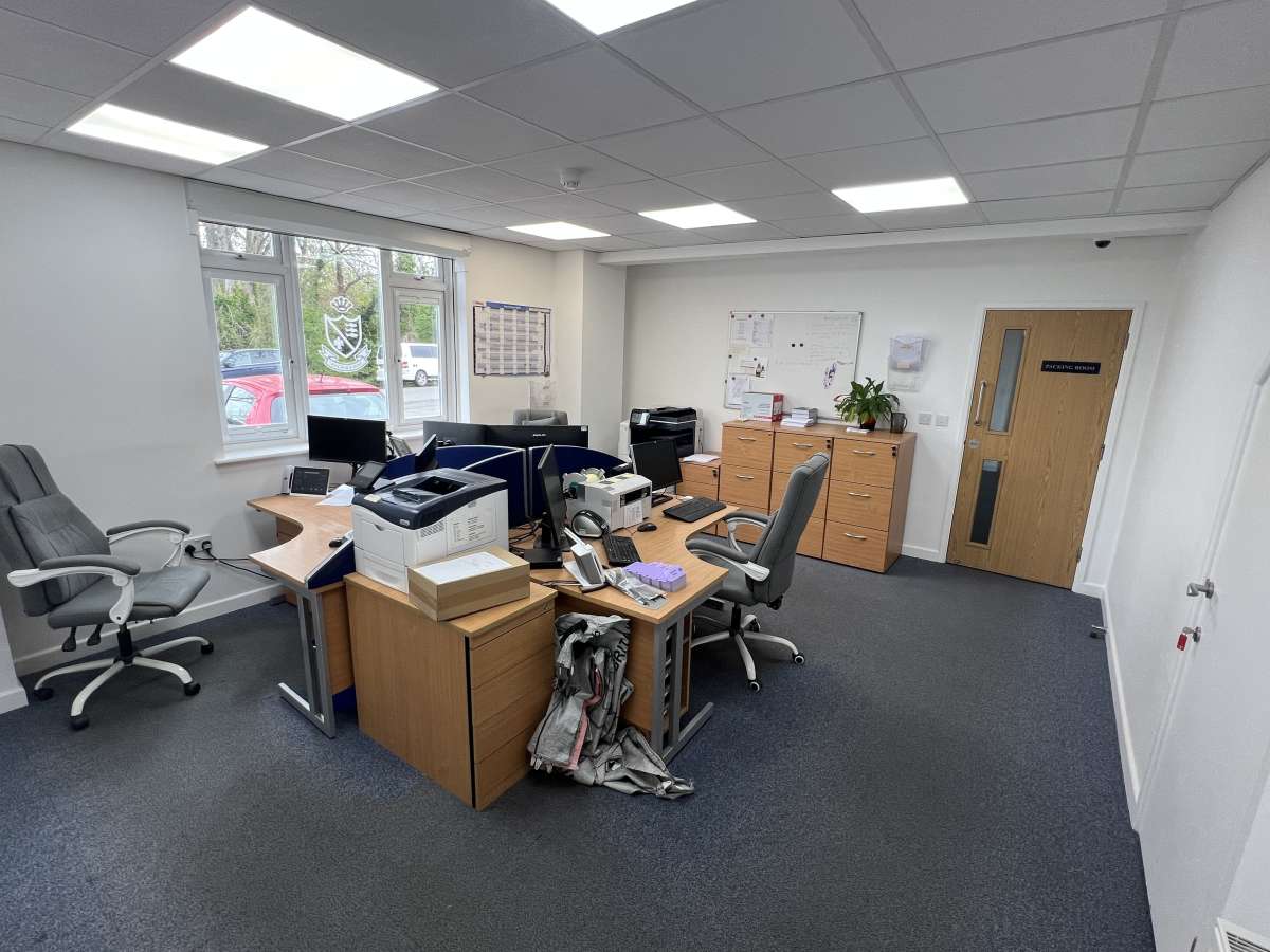 Industrial Unit in Kingsbridge - photo 4
