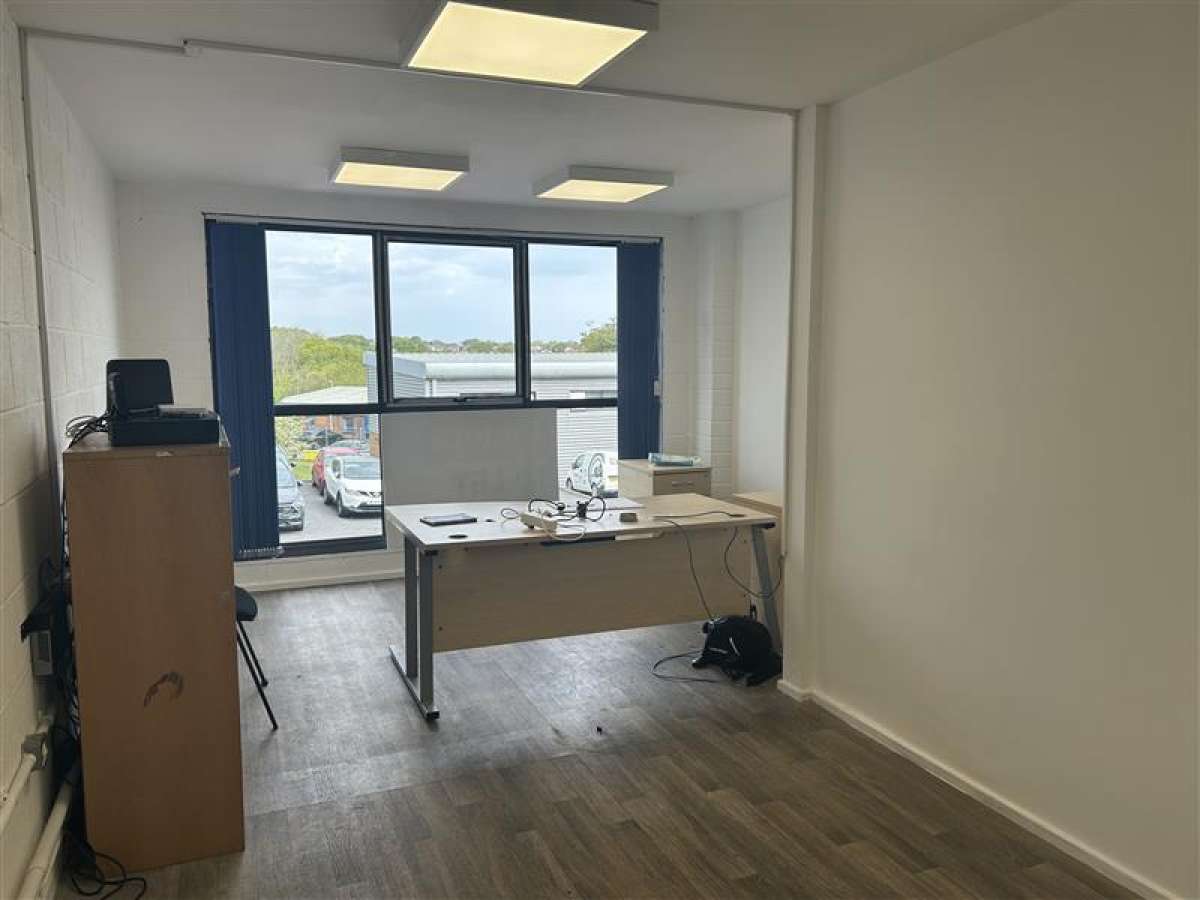 Industrial Unit in Plymouth - photo 3