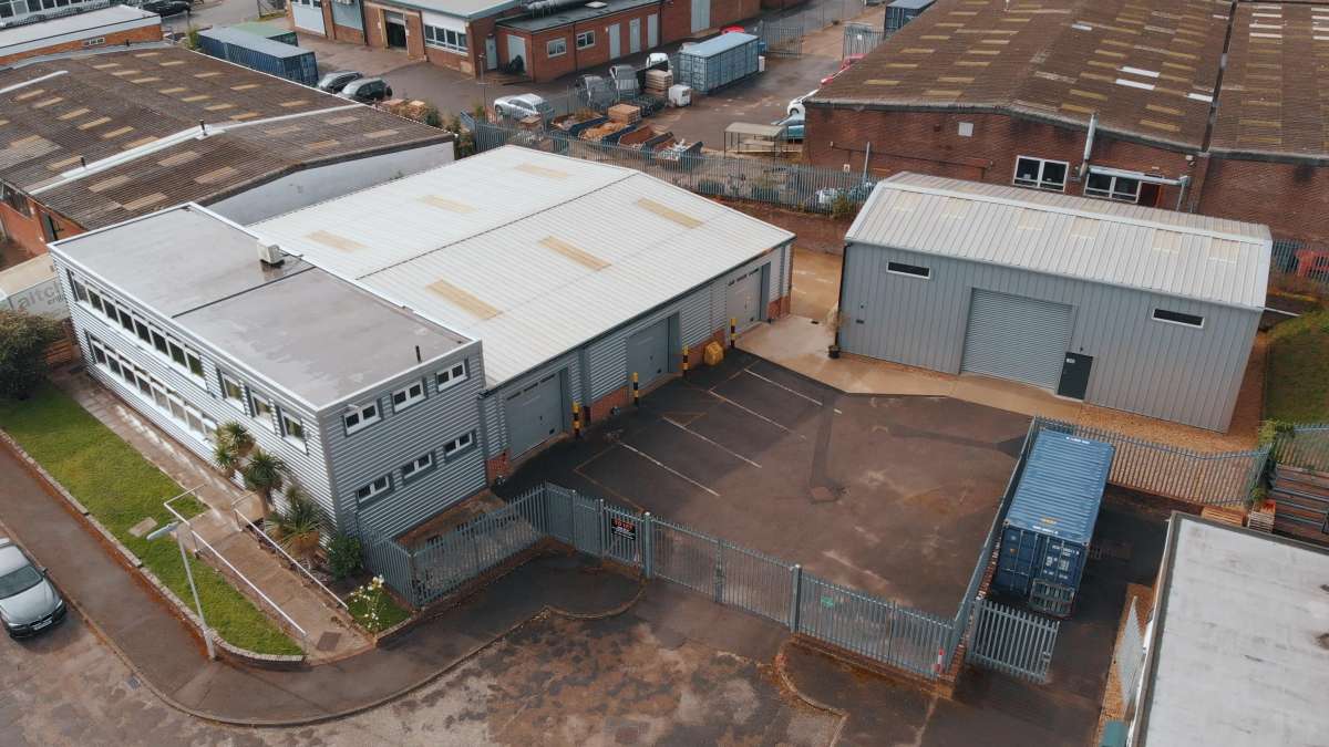 Industrial Unit in East-Grinstead - photo 4