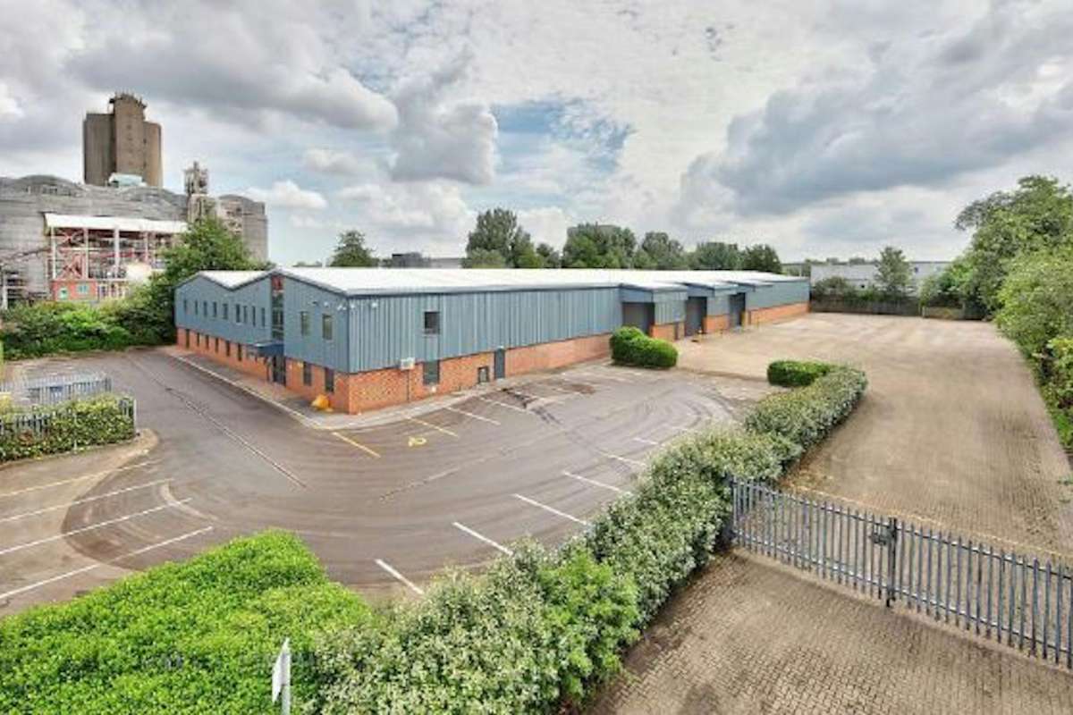 Industrial Unit in Erith - photo 2
