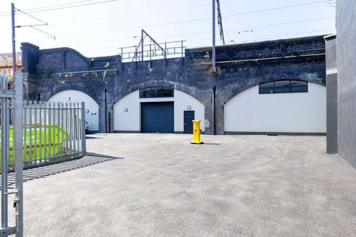Industrial Unit in London - photo 3