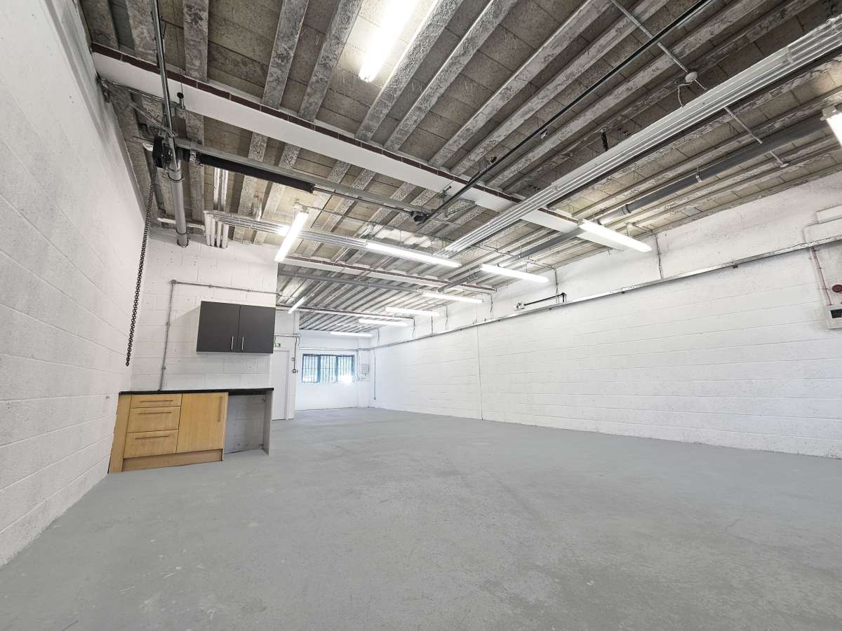 Industrial Unit in Southampton - photo 3