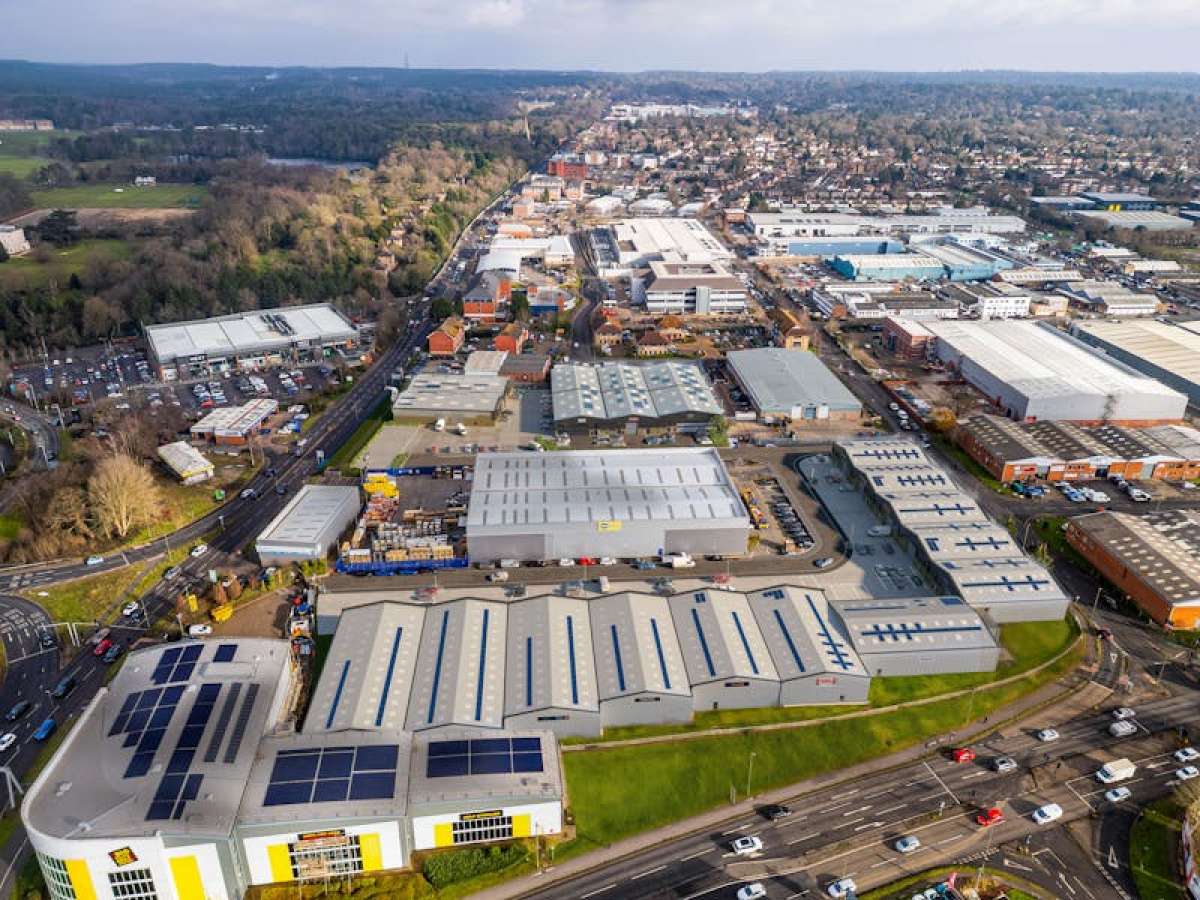 Industrial Unit in Camberley - photo 3