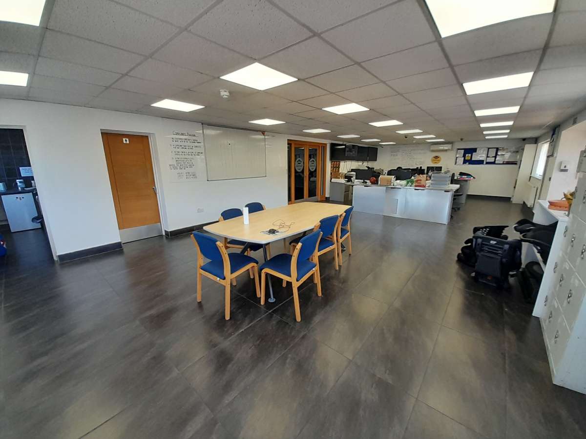 Industrial Unit in Cambridge - photo 4