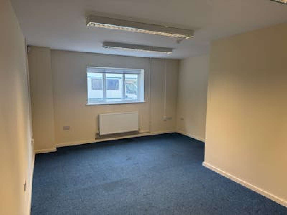 Industrial Unit in March - photo 4