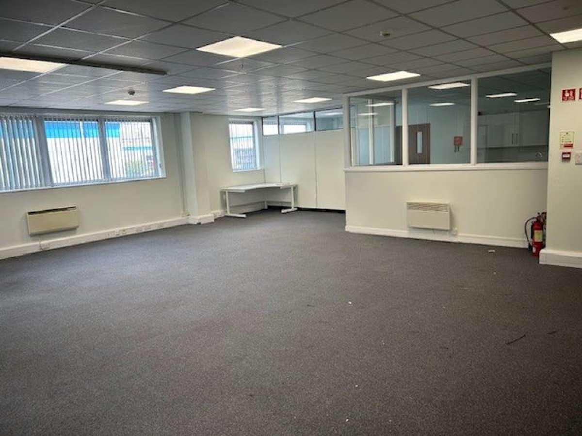 Industrial Unit in Barking - photo 3