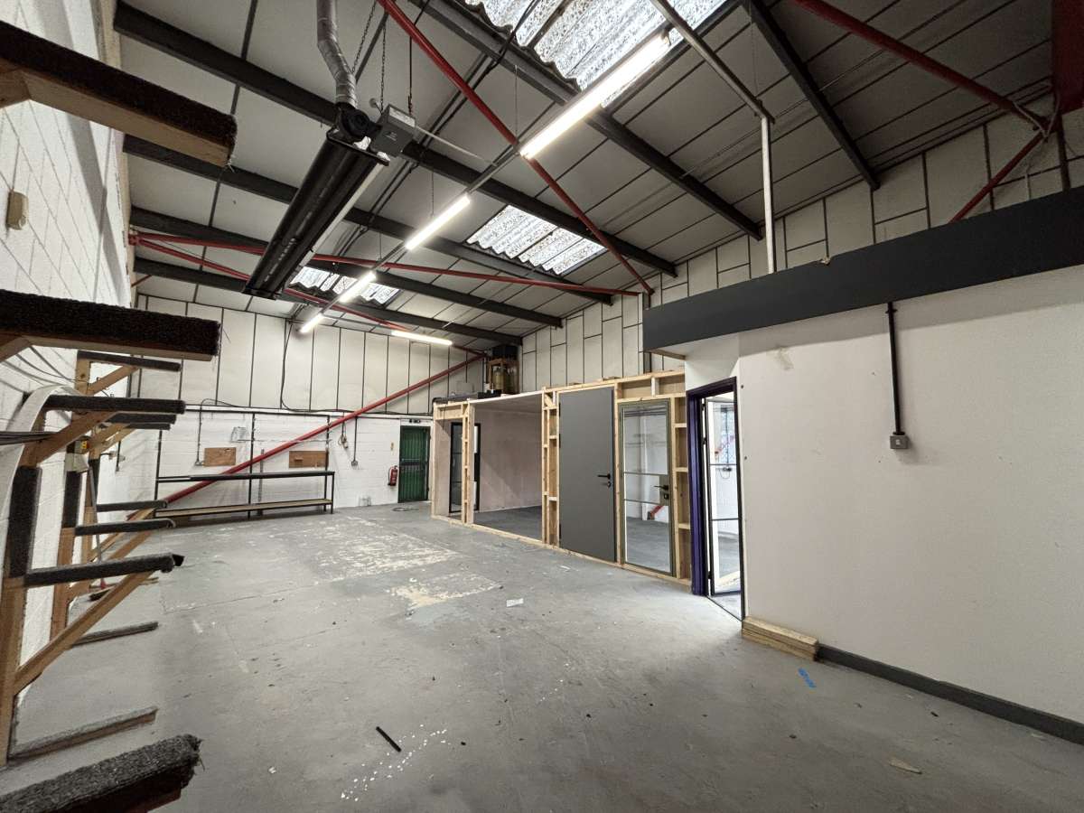 Industrial Unit in Huddersfield - photo 2