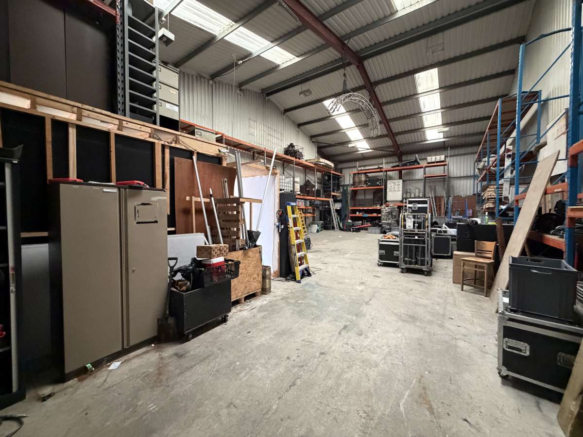 Industrial Unit in Oldham - photo 2