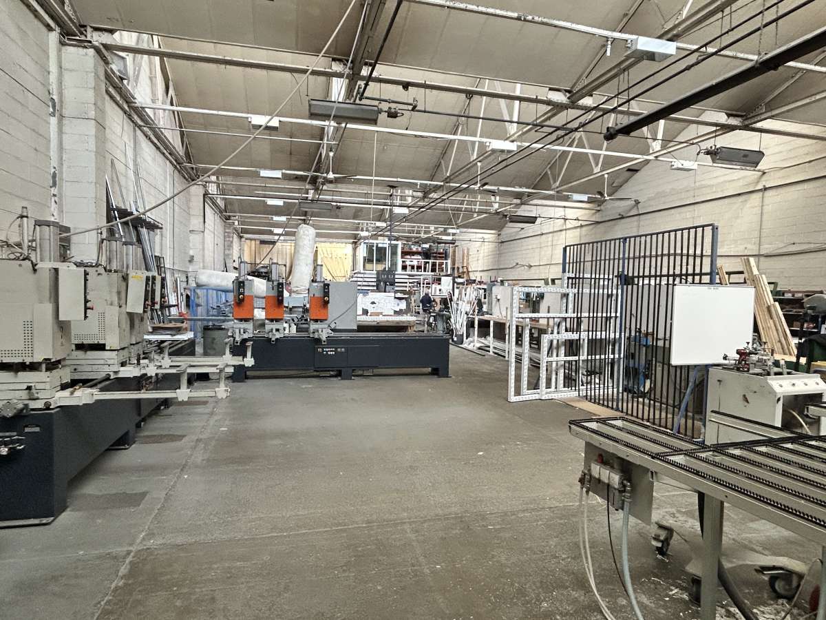 Industrial Unit in Oldham - photo 3