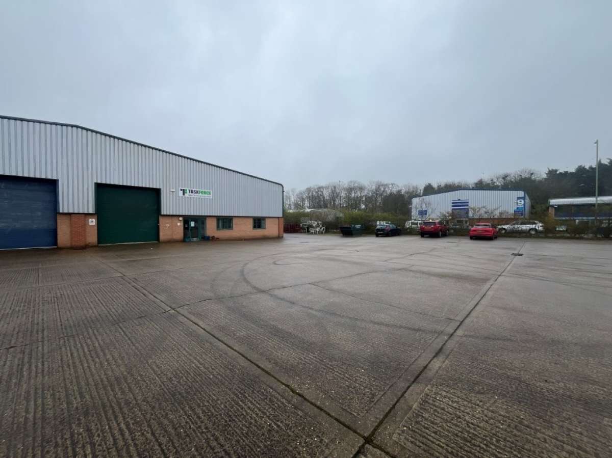 Industrial Unit in Eye - photo 2
