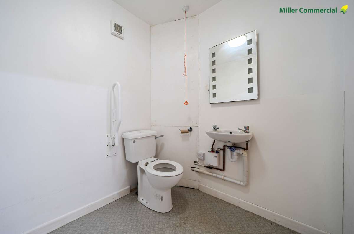 Industrial Unit in St. Ives - photo 4