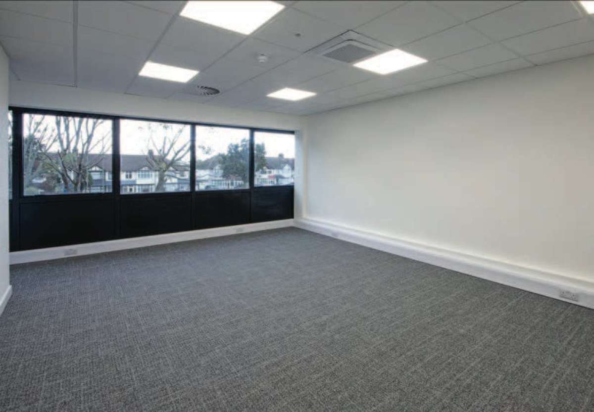 Industrial Unit in Croydon - photo 3