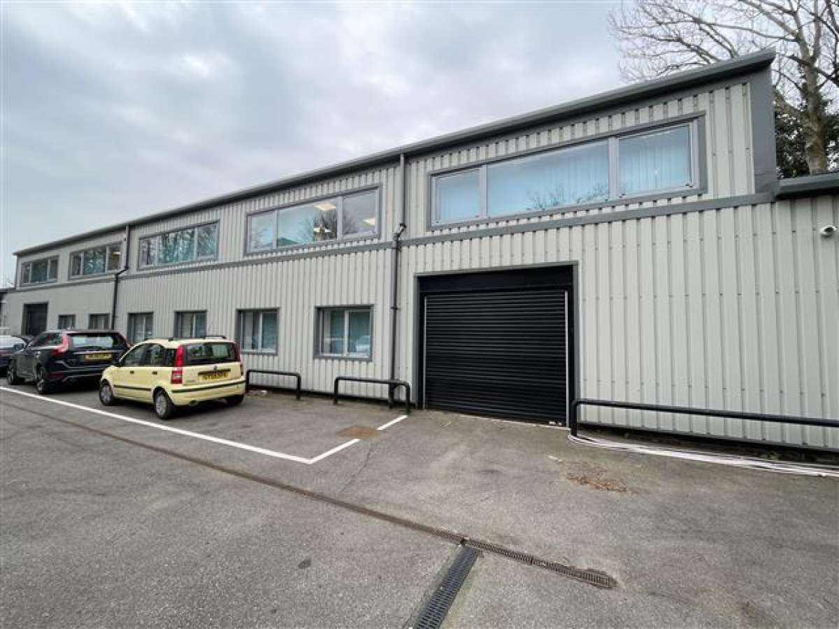 Industrial Unit in Waterlooville - photo 2
