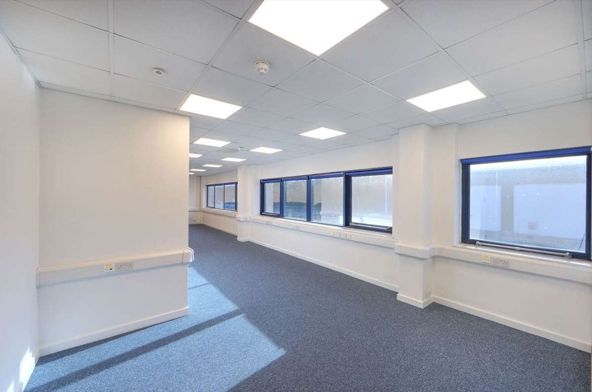 Industrial Unit in West Thurrock - photo 4