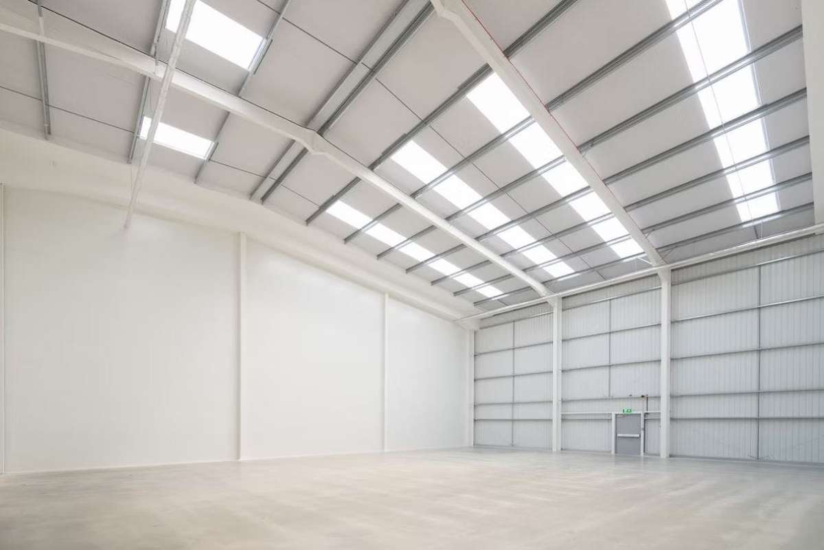 Industrial Unit in Dagenham - photo 4