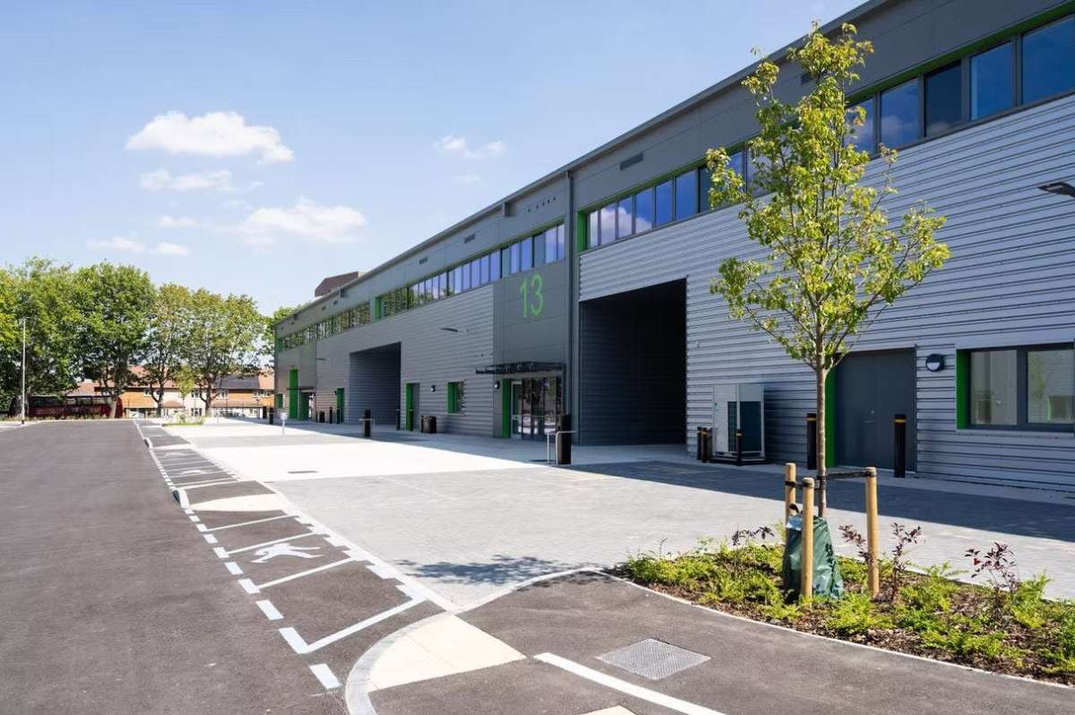 Industrial Unit in Dagenham - photo 4
