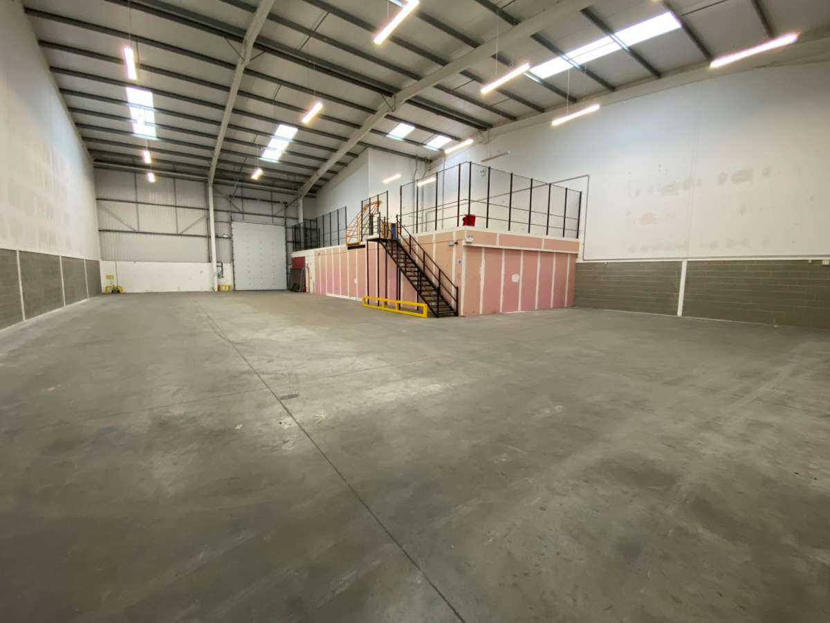 Industrial Unit in West Thurrock - photo 2