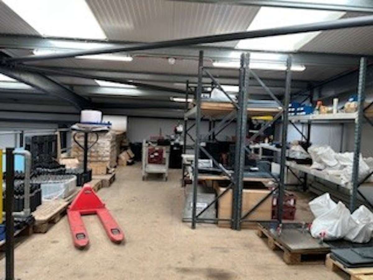 Industrial Unit in Camberley - photo 4