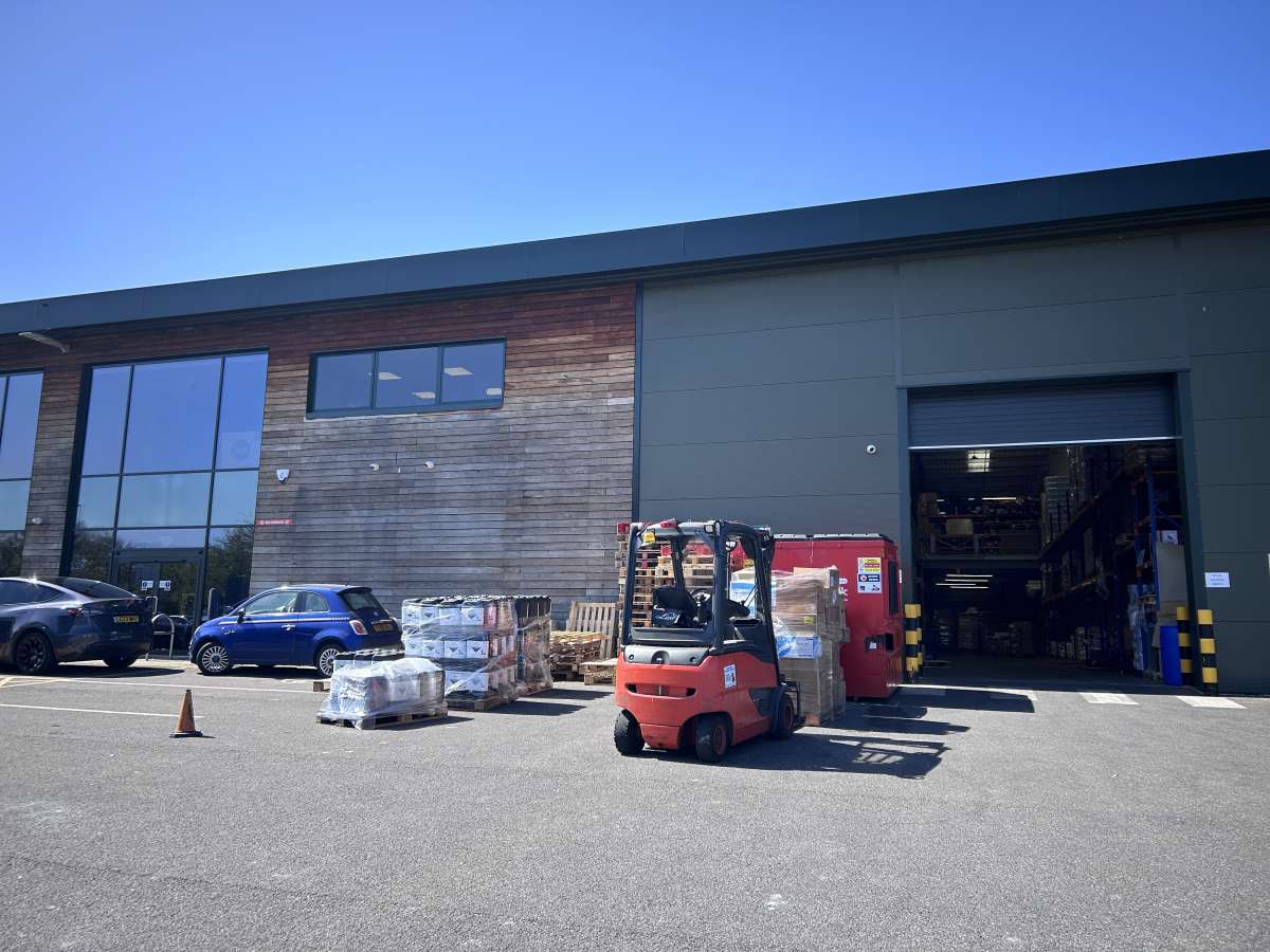 Industrial Unit in Crawley - photo 3
