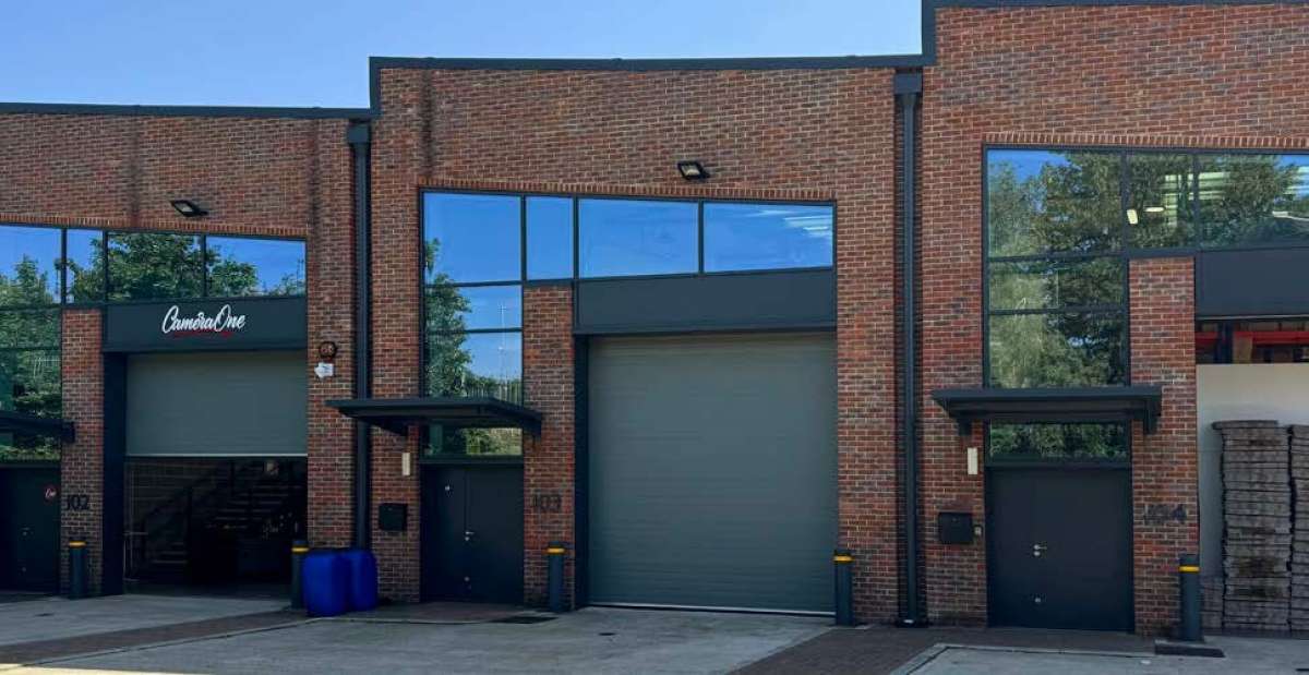 Industrial Unit in London - photo 2