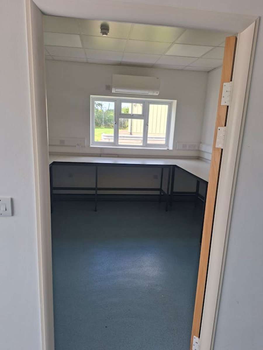 Industrial Unit in Cranleigh - photo 2