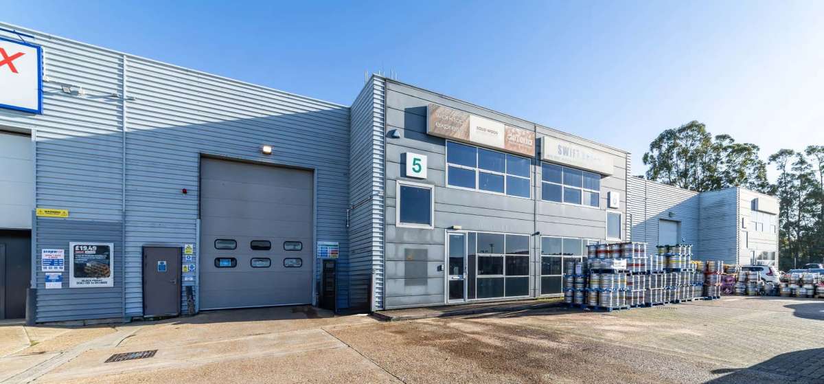 Industrial Unit in Salfords - photo 2