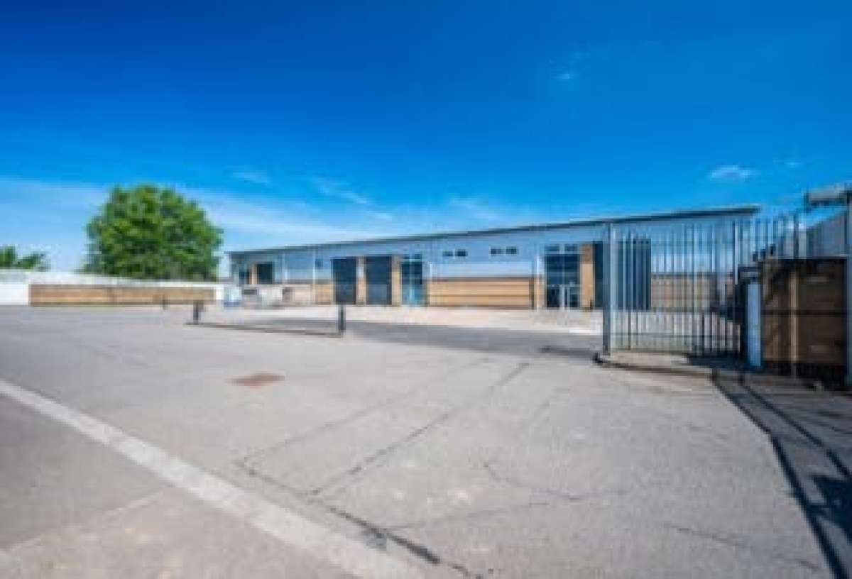 Industrial Unit in London - photo 3